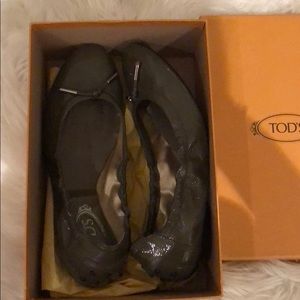 TOD’S Grey Flats